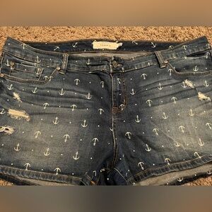Torrid distressed anchor stretch shorts size 22